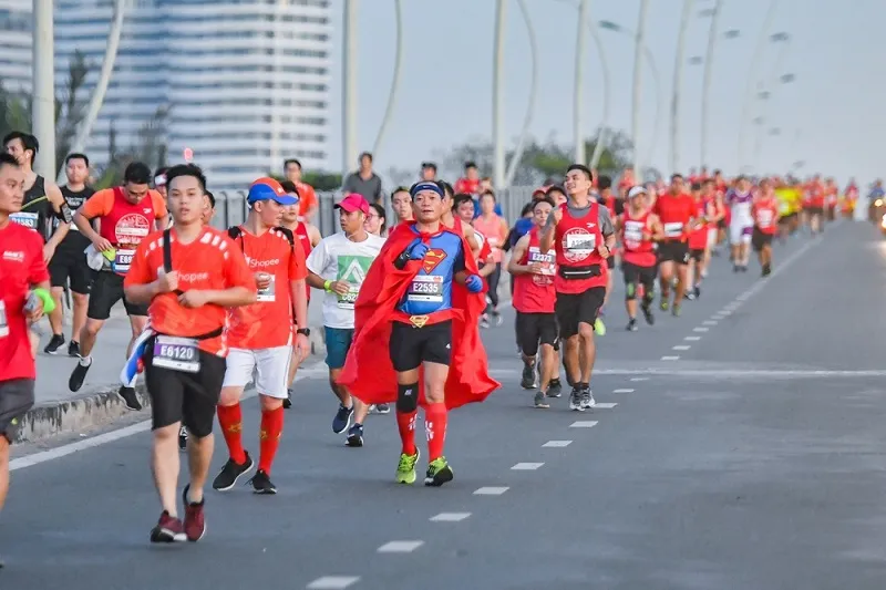 Các VĐV Kenya thắng lớn tại Giải Marathon quốc tế TPHCM lần thứ 2/2018 ảnh 1
