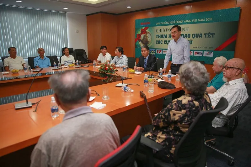 Chương trình thăm hỏi, tặng quà Tết cho các cựu tuyển thủ ảnh 6