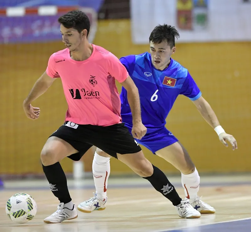 HLV Miguel chốt lực lượng trước khi sang Tây Ban Nha ảnh 1