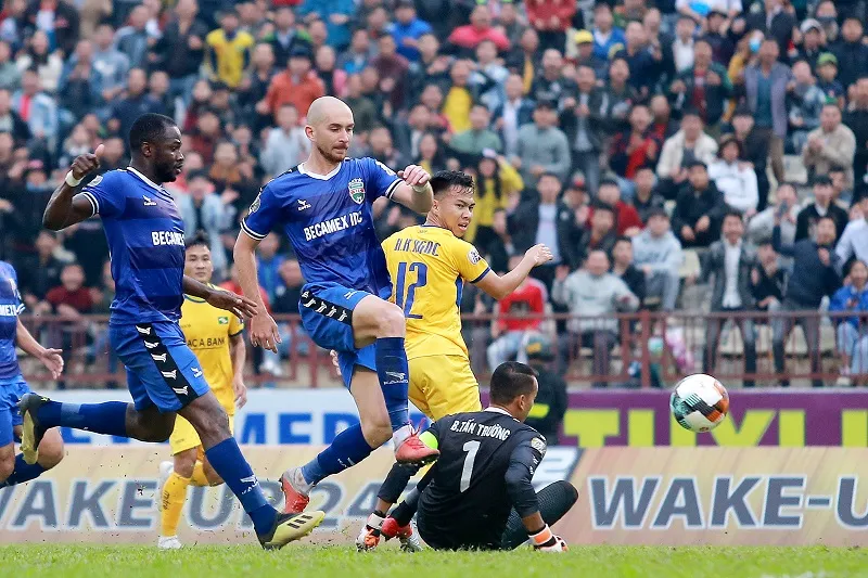 Thắng Becamex Bình Dương trên sân nhà, SLNA vào tốp 3 ảnh 1