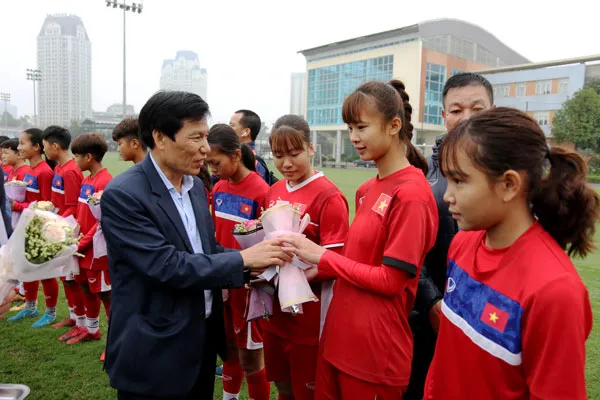 Bộ trưởng Bộ VH-TT&DL Nguyễn Ngọc Thiện thăm các đội tuyển quốc gia ảnh 1