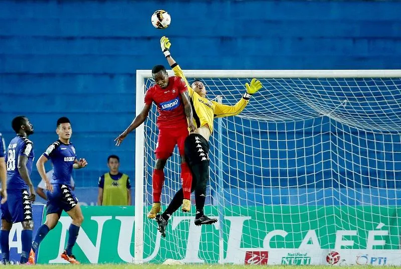 B.Bình Dương sẽ điều chỉnh lại hàng thủ trong trận gặp Hải Phòng? Ảnh: MINH HOÀNG
