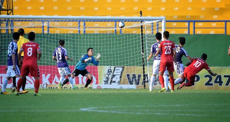 Wander Luiz ghi bàn thắng mở tỷ số cho B.Bình Dương. Ảnh: ĐỨC DUY