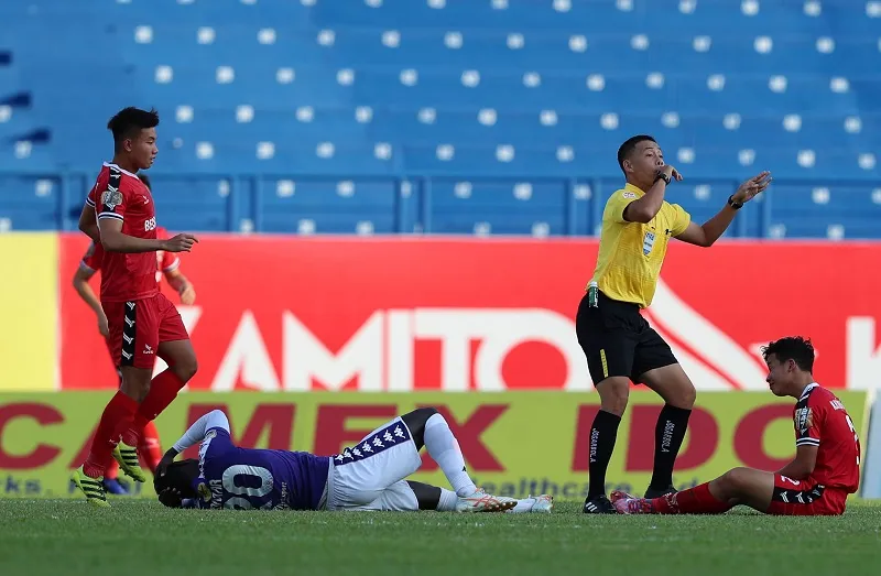 Cầu thủ Nguyễn Hùng Thiện Đức được chuyển đến bệnh viện 115 (TPHCM) ảnh 1