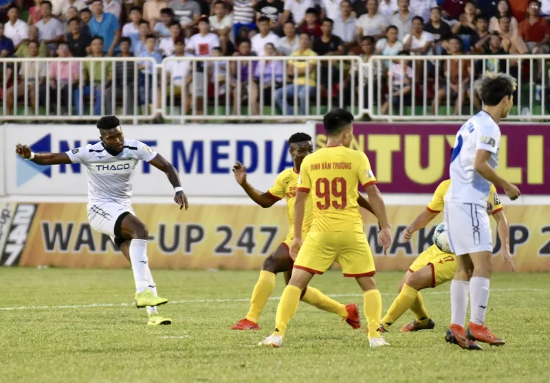 Minh Vương tỏa sáng giúp HA.GL thắng trận thứ 3 ở V-League 2019 ảnh 1