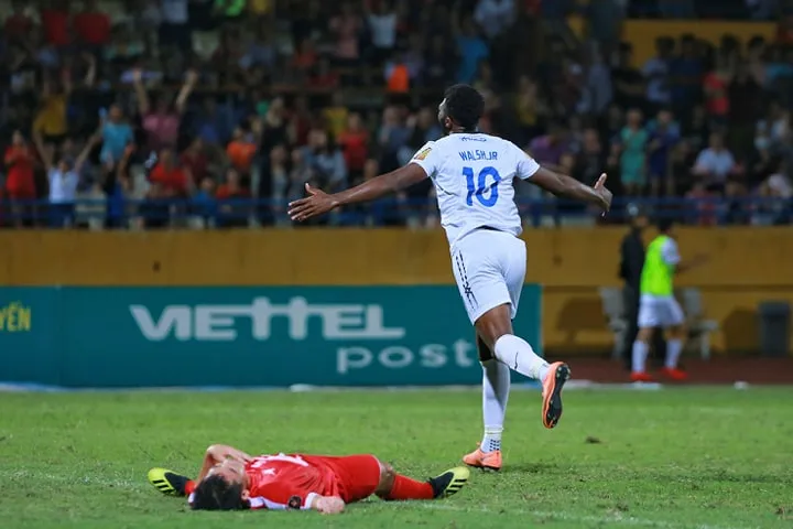 Walsh tỏa sáng với cú đúp vào cuối trận. Ảnh: MINH HOÀNG