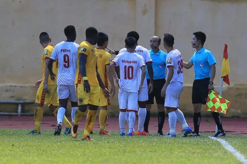 Thắng kịch tính Nam Định, Thanh Hóa tiếp tục thăng hoa ảnh 2