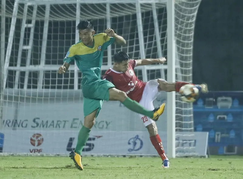 Bình Phước và Phố Hiến đang áp sát ngôi đầu bảng của Hà Tĩnh. Ảnh: MINH HOÀNG