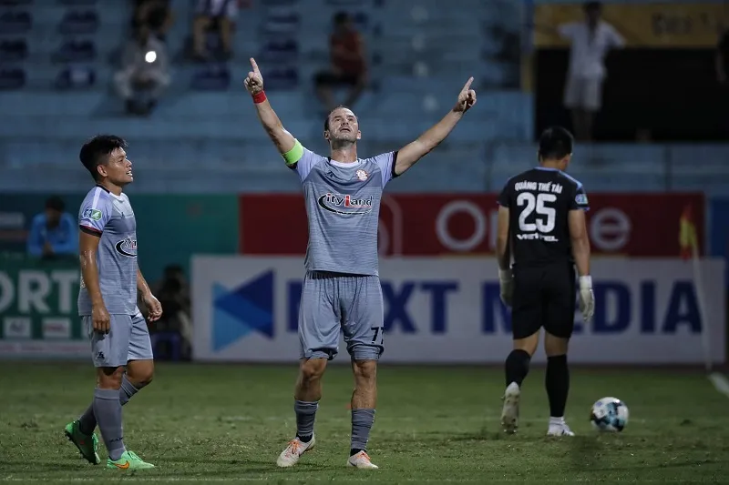 Niềm vui của Kesley sau khi sút thành công lượt quyết định. Ảnh: MINH HOÀNG