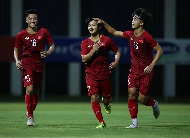 Martin Lò lập công trong chiến thắng của U22 Việt Nam trước Kitchee ảnh 3