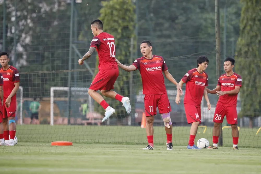 Đội tuyển trong bài tập sức bật vào chiều 28-8. Ảnh: Minh Hoàng