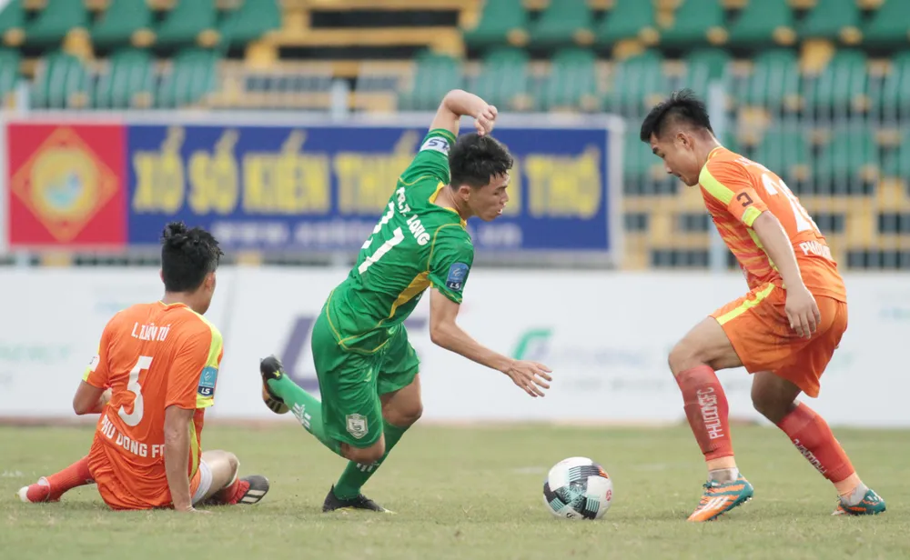 Cuộc so tài giữa Cần Thơ và Phố Hiến ở lượt đi. Ảnh: Dương Thu