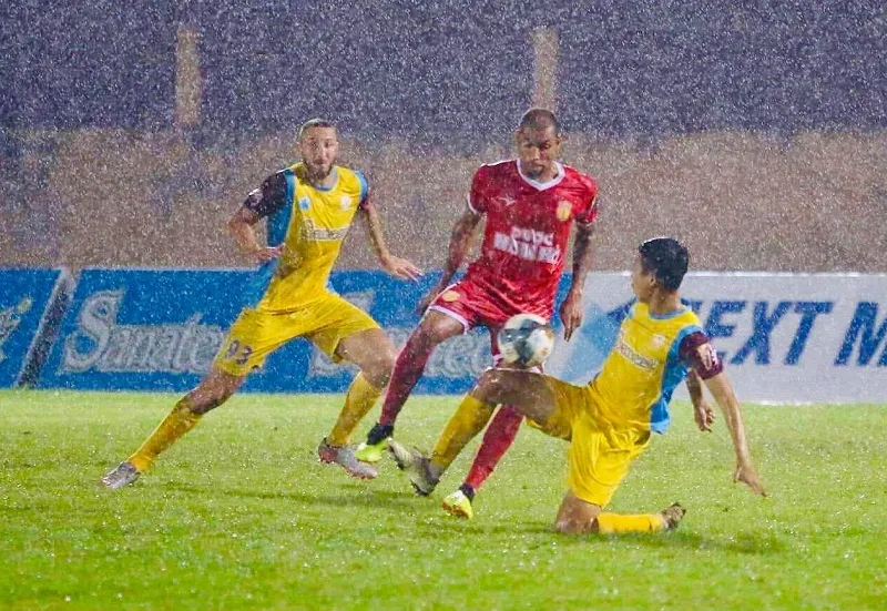 Thắng Nam Định 3-0, Khánh Hòa hồi sinh ngoạn mục ảnh 1