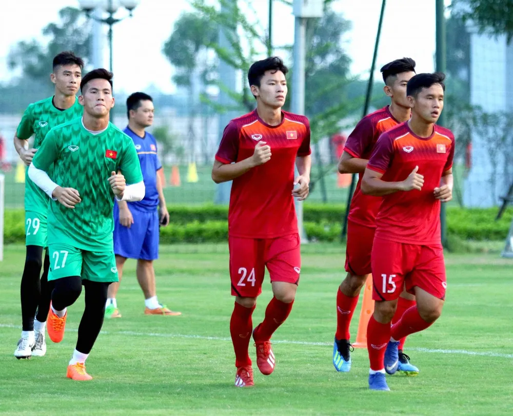 Thầy trò HLV Philippe Troussier lên đường sang Thái Lan dự GSB Bangkok Cup 2019 ảnh 1