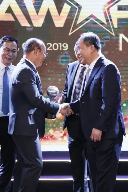 HLV Park Hang-seo và Quang Hải tỏa sáng ở AFF Awards Night 2019 ảnh 3