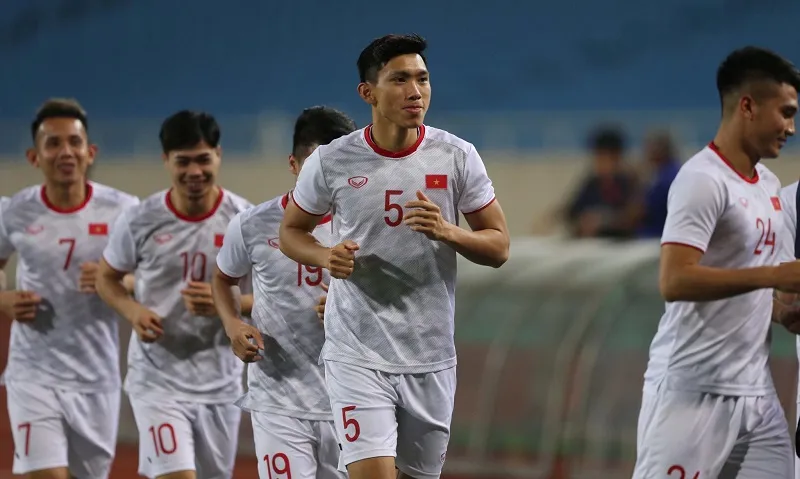 UAE làm quen sân Mỹ Đình ảnh 5