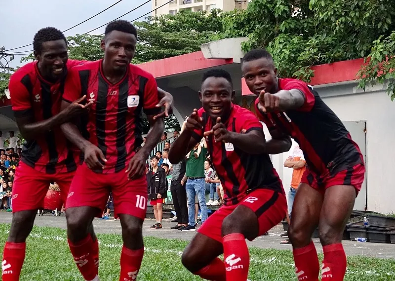 Các cầu thủ African Team Việt Nam bảo vệ thành công ngôi vô địch. Ảnh: Anh Trần