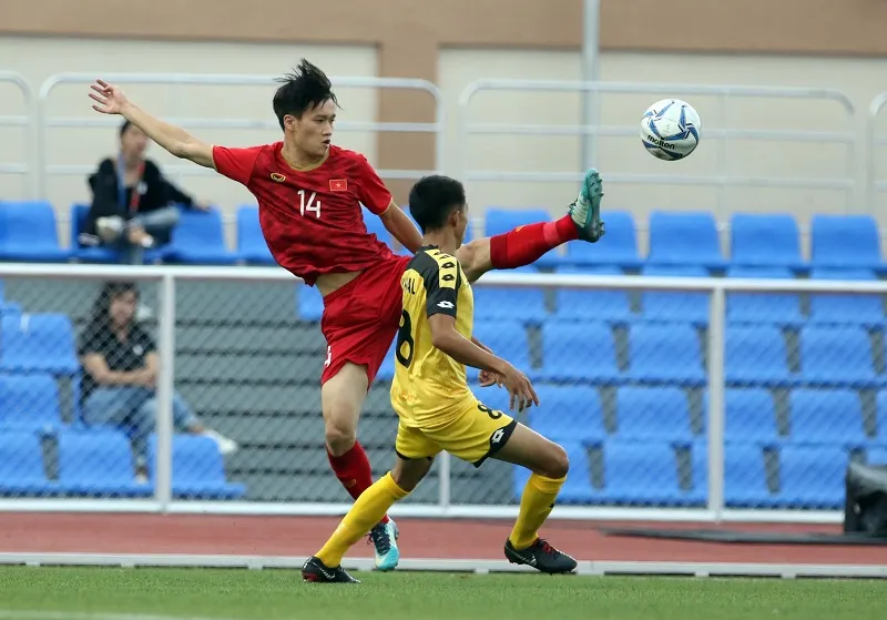 Cầu thủ chạy biên Hồ Tấn Tài. Ảnh: ANH KHOA