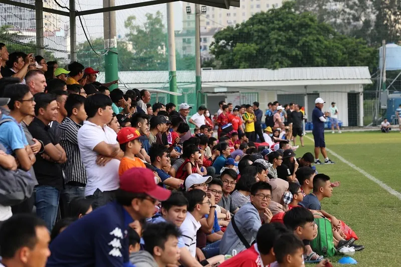 CLB TPHCM thắng CLB Sài Gòn 1-0 ở trận tất niên ảnh 1