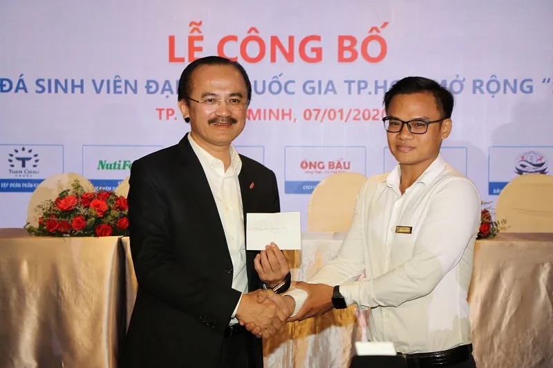 Các ông bầu cùng chung sức với bóng đá Sinh viên ảnh 1