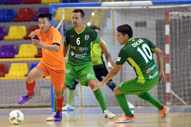 ĐT futsal Việt Nam trong lần so tài cùng Malaga trước đây. Ảnh: Anh Trần