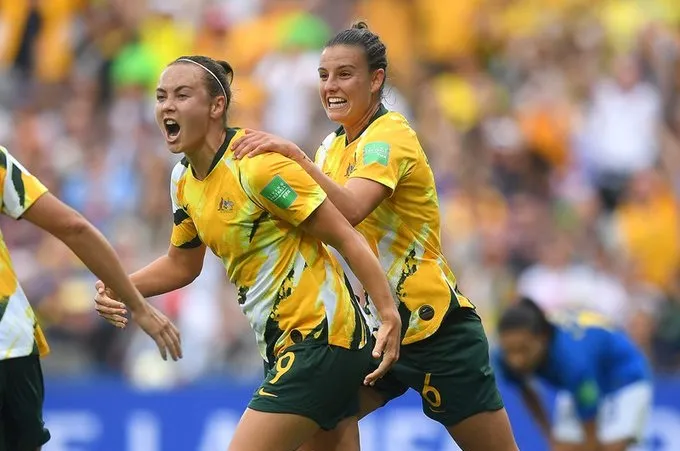 Australia thẳng tiến ở ngôi đầu bảng B