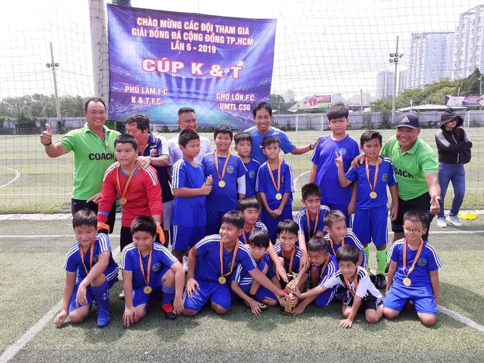 Các HLV Nguyễn Anh Trung, Đỗ Khải, Võ Hoàng Bửu cùng học trò