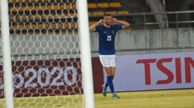 Ngoại binh người Anh Charlie của Hougang United