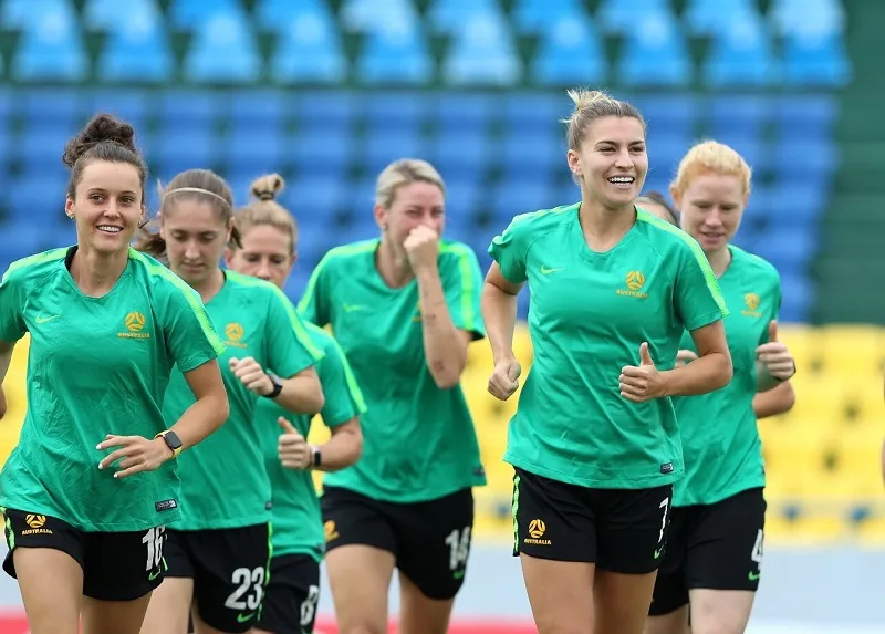 Các cầu thủ Australia trên sân tập chiều 10-3. Ảnh: MINH HOÀNG