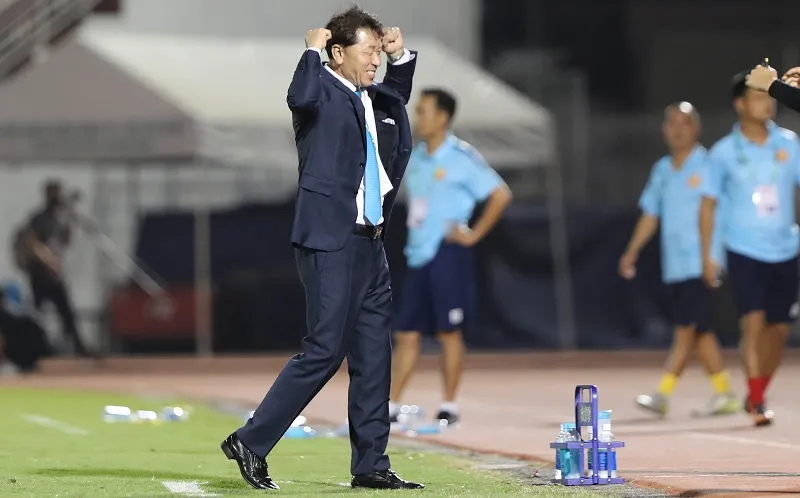 ‘Siêu dự bị’ Xuân Nam đưa CLB TPHCM lên đầu bảng ảnh 2