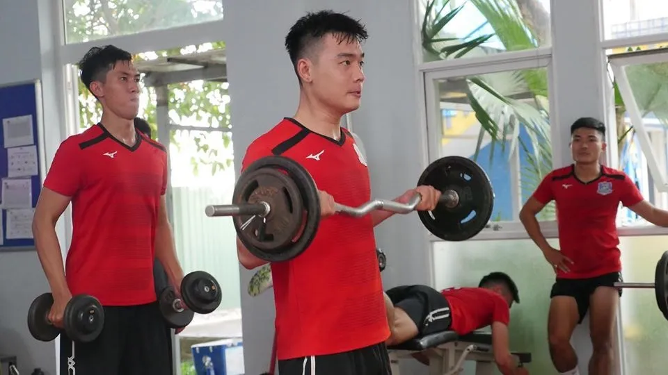 Buổi tập thể lực của các cầu thủ TSN. Ảnh: TSNFC