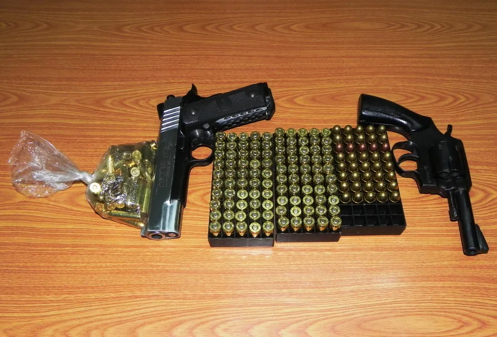 Bắt giữ 1 thuyền viên vận chuyển súng quân dụng và hàng trăm viên đạn ảnh 3