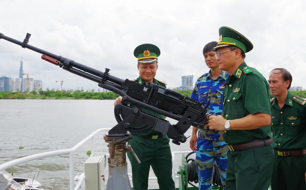 Biên phòng thành phố được trang bị tàu và ca nô hiện đại ảnh 3