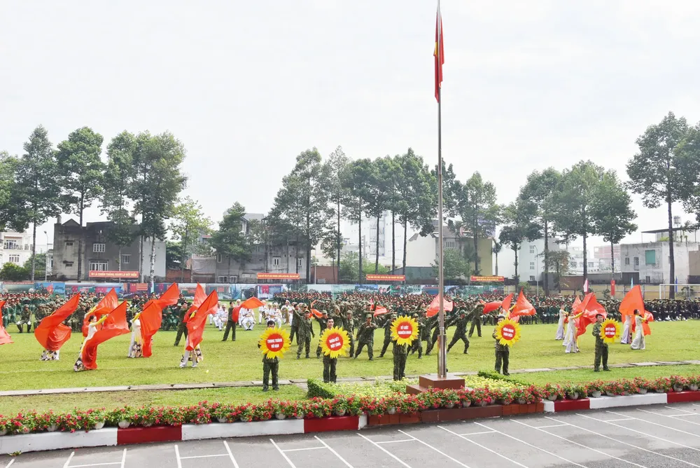 Trung đoàn Gia Định đón nhận Huân chương bảo vệ Tổ quốc Hạng III ảnh 1