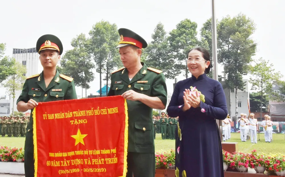 Trung đoàn Gia Định đón nhận Huân chương bảo vệ Tổ quốc Hạng III ảnh 4