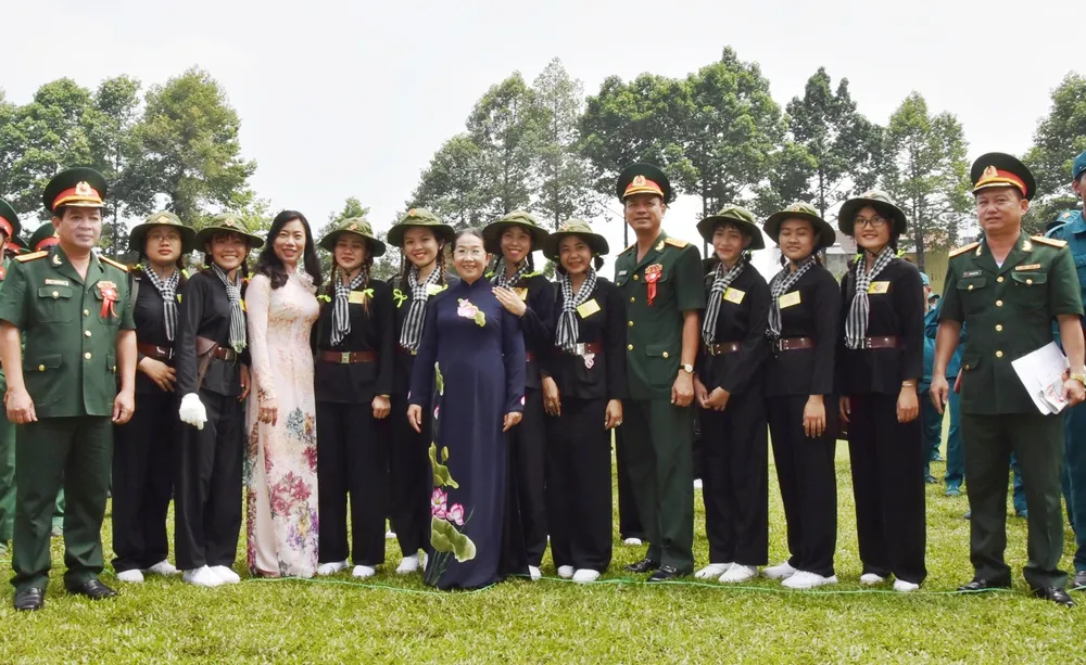 Trung đoàn Gia Định đón nhận Huân chương bảo vệ Tổ quốc Hạng III ảnh 8