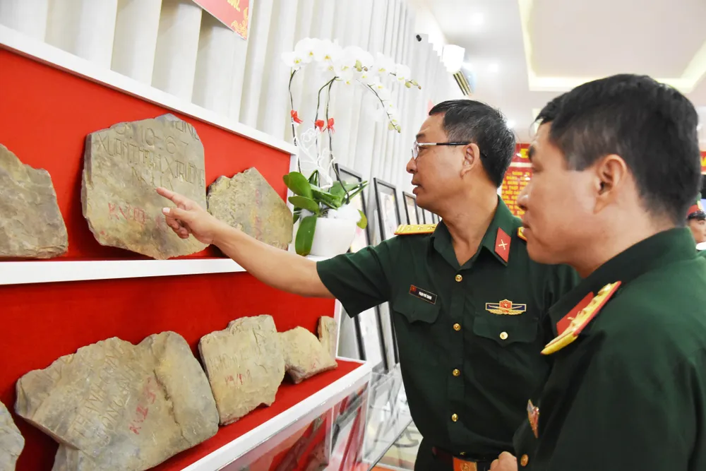 Quân khu 7 triển lãm ảnh kỷ niệm 72 năm ngày Thương binh - Liệt sĩ ảnh 6