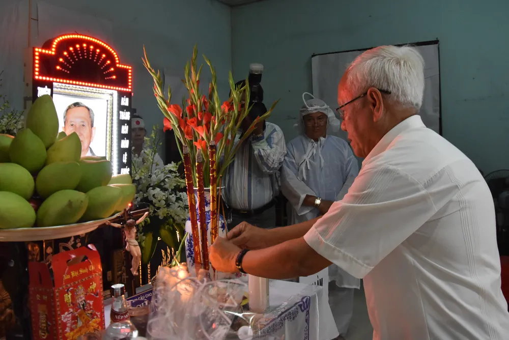 Nguyên Chủ tịch nước Trương Tấn Sang tiễn biệt Nhân sĩ Nguyễn Hữu Hạnh ảnh 2