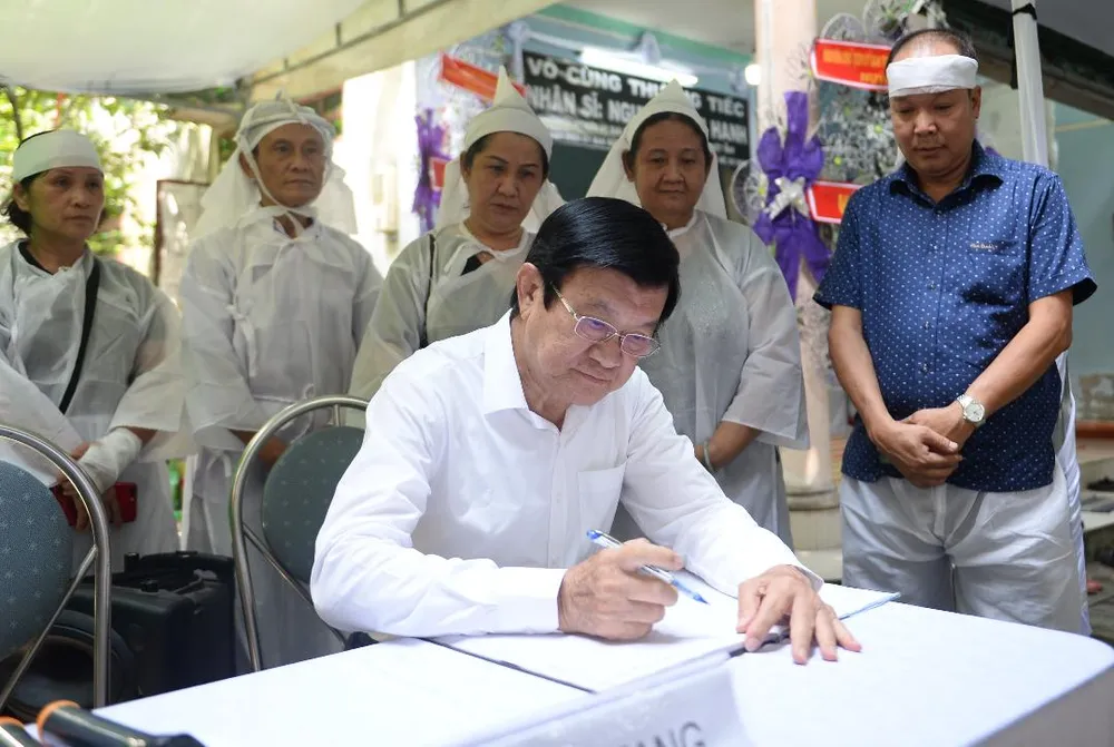 Nguyên Chủ tịch nước Trương Tấn Sang tiễn biệt Nhân sĩ Nguyễn Hữu Hạnh ảnh 1