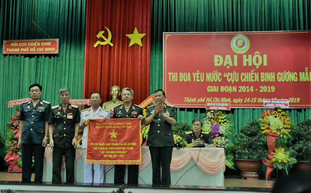 “Đừng vỗ ngực - tôi là “công thần”, muốn nói sao thì nói” ảnh 1