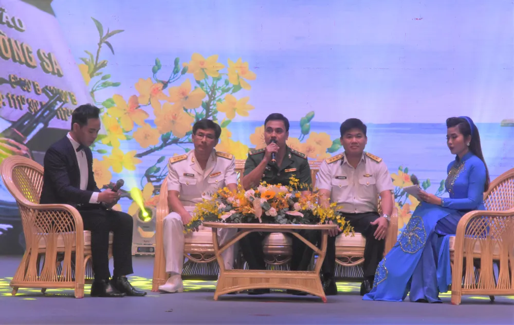 Gần 2 tỷ đồng trao tặng chiến sĩ nơi biên giới, hải đảo ảnh 2