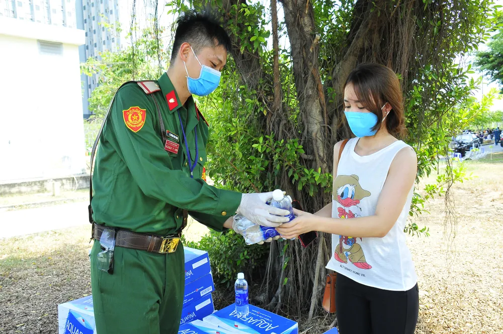 Trên 2.600 người hoàn thành cách ly được về nhà ảnh 3