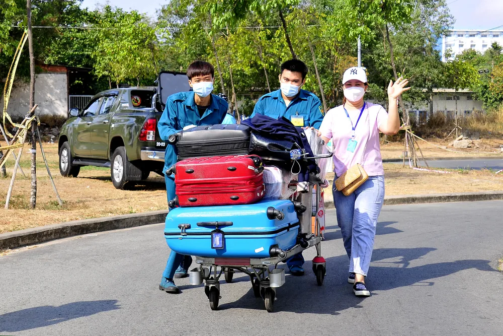 Trên 2.600 người hoàn thành cách ly được về nhà ảnh 2