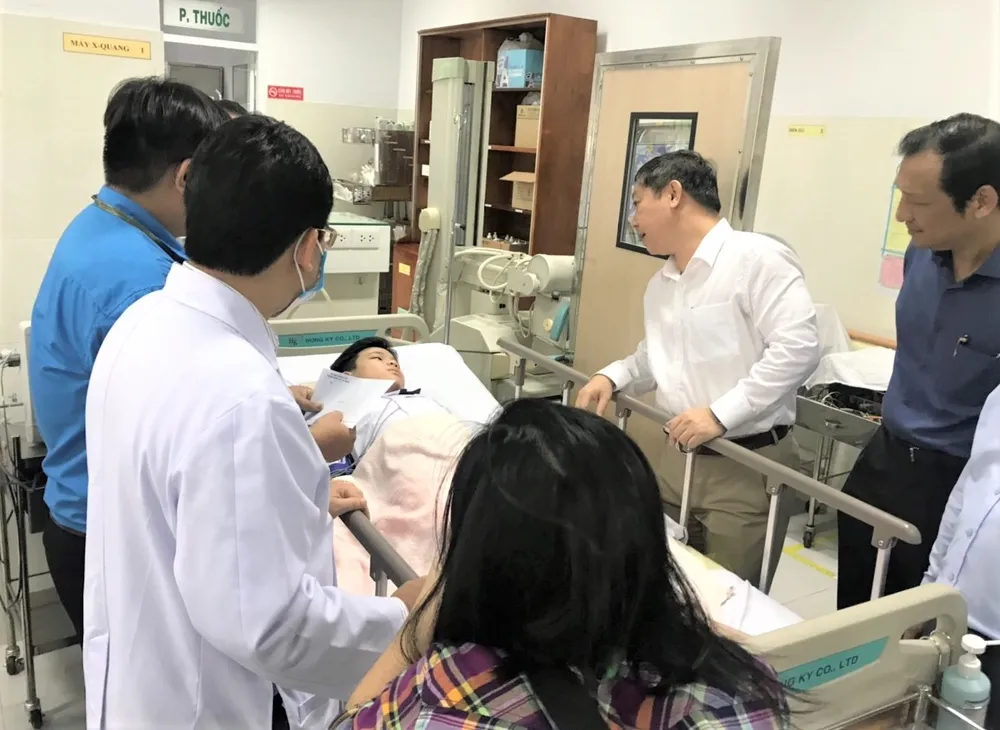 Công an điều tra vụ cây phượng bật gốc tại Trường THCS Bạch Đằng làm 1 học sinh tử vong ảnh 1