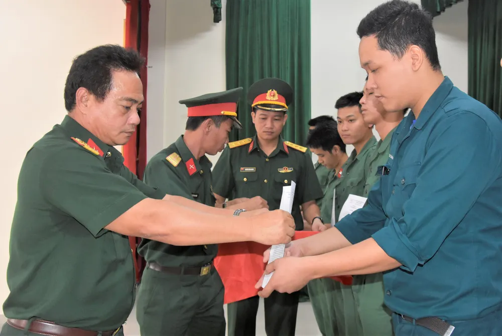 Ra quân, có sẵn việc làm ảnh 1