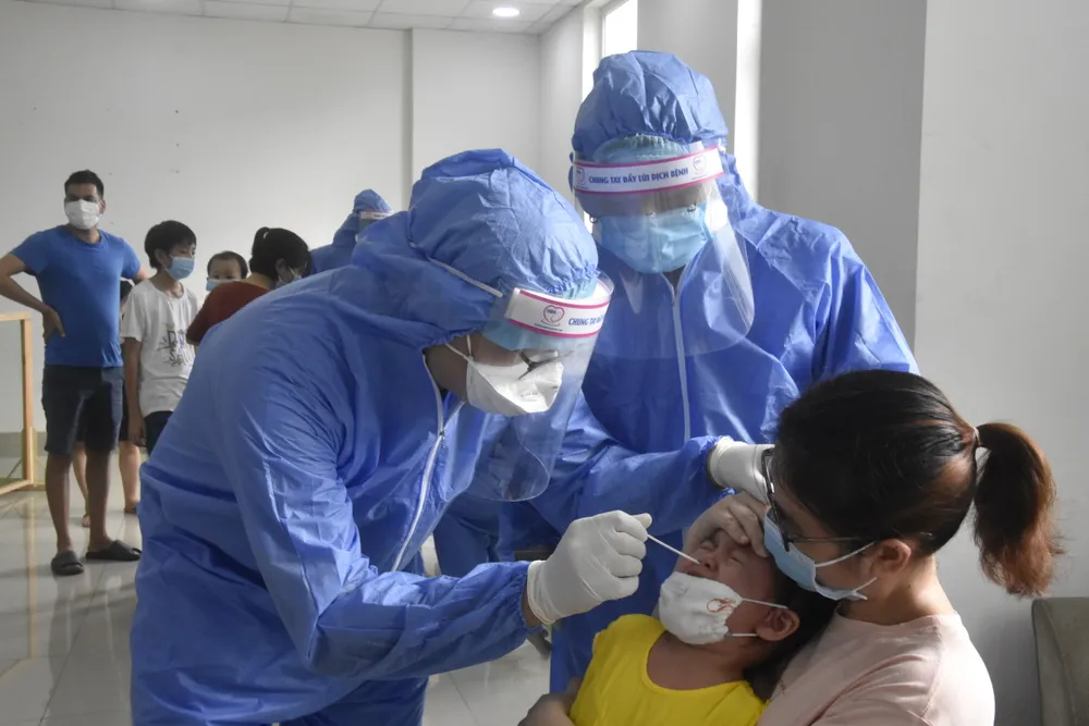 Quận 12 xét nghiệm gần 3.800 người liên quan chuỗi lây nhiễm Covid-19 ảnh 6