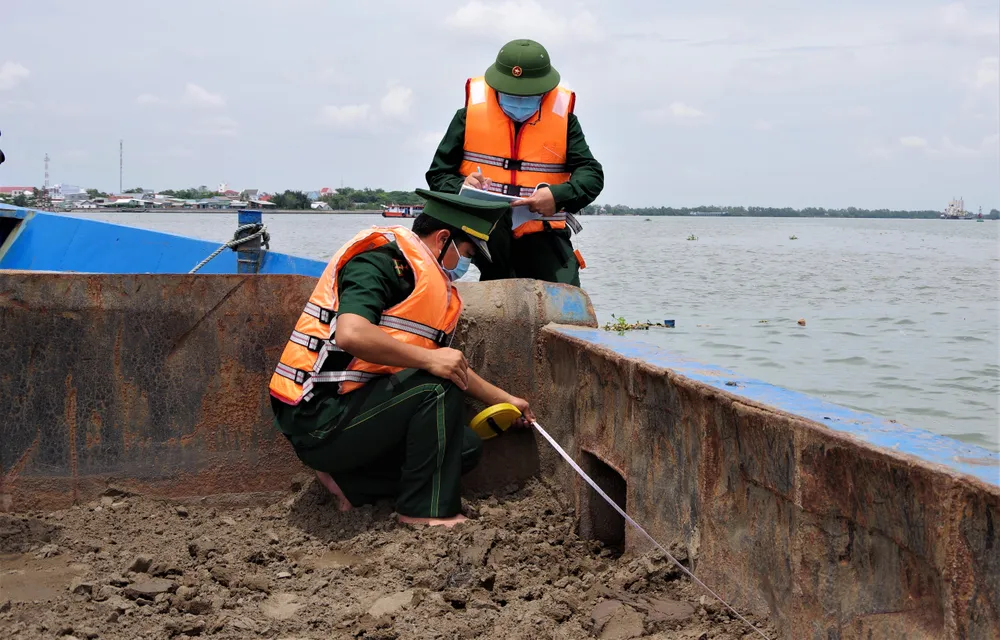 Bộ đội Biên phòng TPHCM bắt giữ gần 1.000 khối cát trái phép ảnh 1