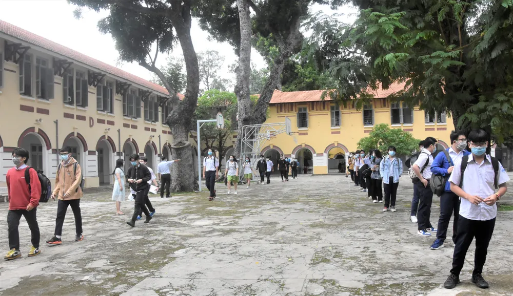 Thí sinh TPHCM làm thủ tục dự kỳ thi tốt nghiệp THPT 2021 ảnh 10
