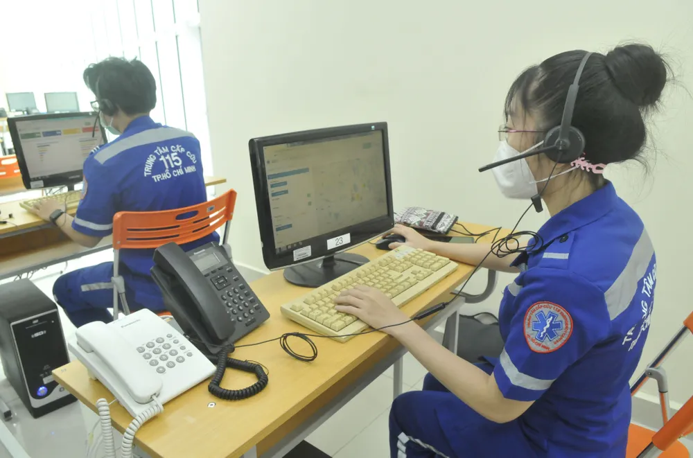 Chủ tịch UBND TPHCM Nguyễn Thành Phong: Tuyệt đối không được chậm trễ vận chuyển bệnh nhân F0 ảnh 3