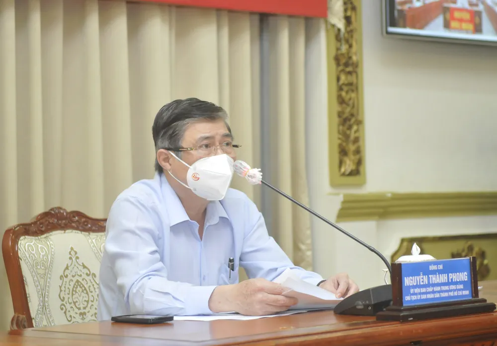 Chủ tịch UBND TPHCM Nguyễn Thành Phong: Đặt sức khỏe, tính mạng của người dân lên trên hết ảnh 4